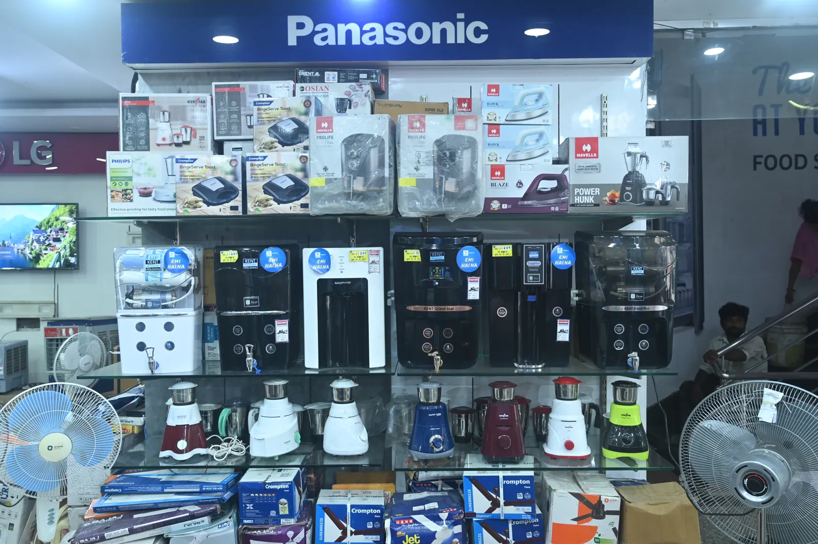 Kitchen Appliances displayed at Vardhman Electronics Mango