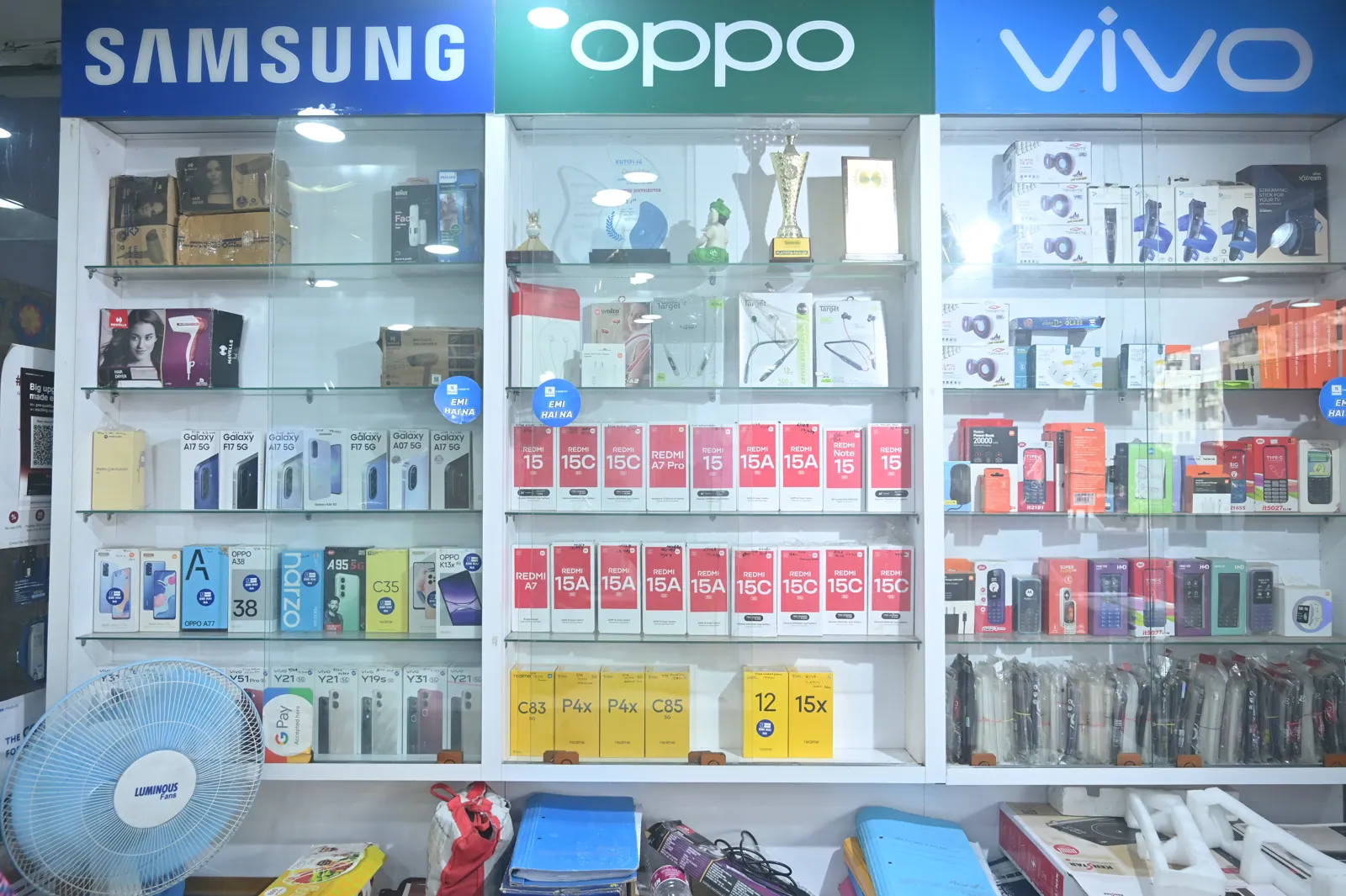 Smartphones displayed at Vardhman Electronics Mango